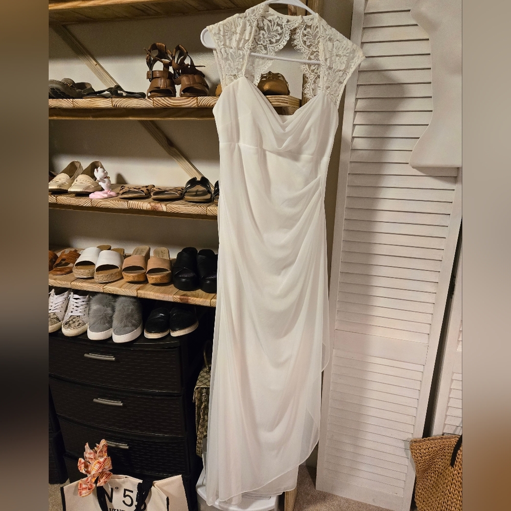 Wedding Dress Off White/Light Cream  (Gown) Size 6